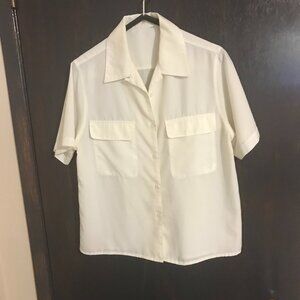 Ladies Short Sleeve White Blouse Size Medium $5.00 AS AN ADD ON